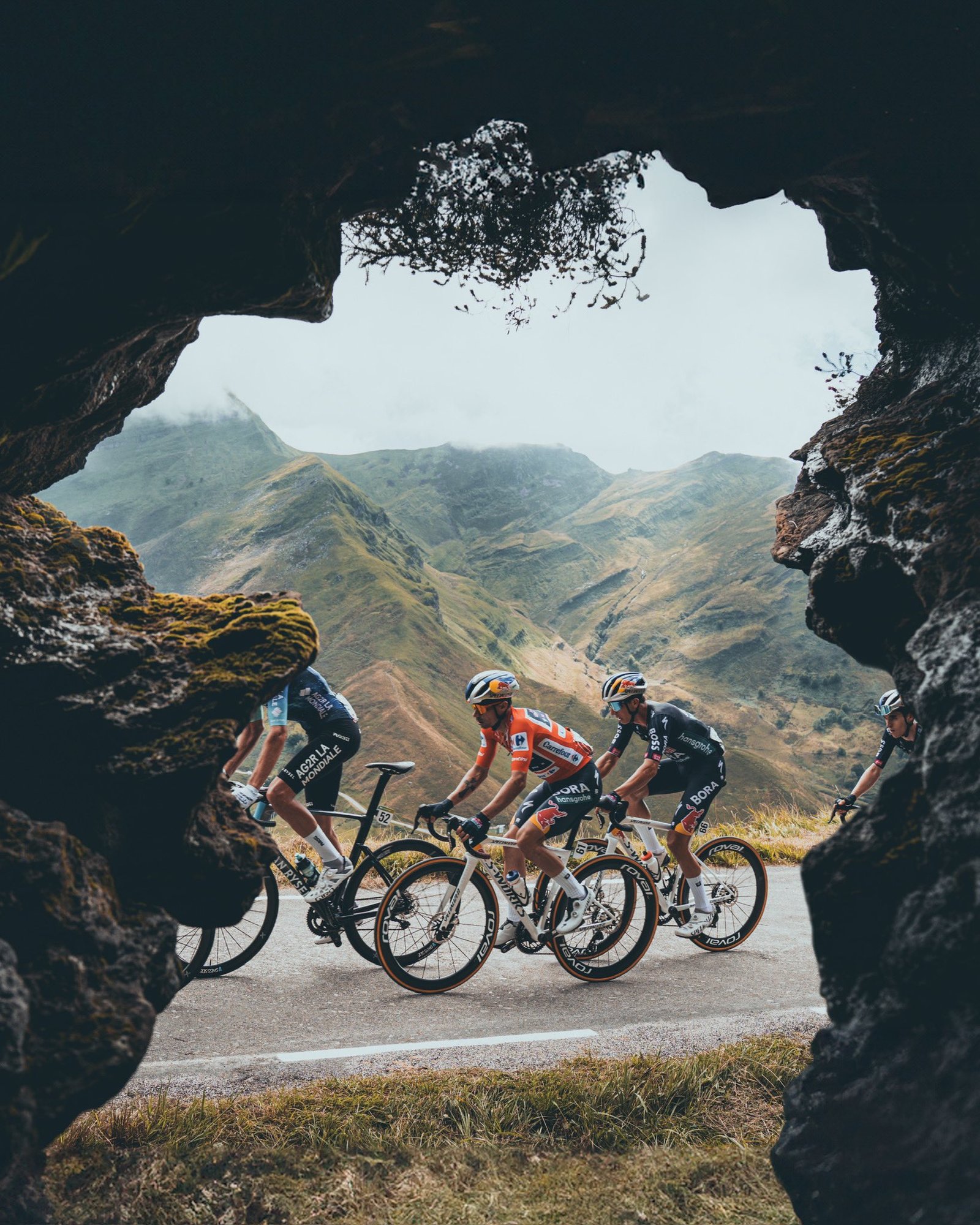 La Vuelta de Roglič. Buen papel de Isaac del Toro en su primer gran carrera