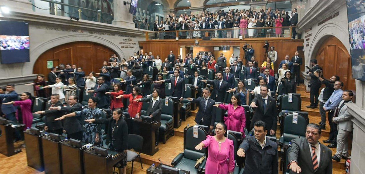 Instalan LXII Legislatura del #Edoméx; por primera vez hay un Diputade