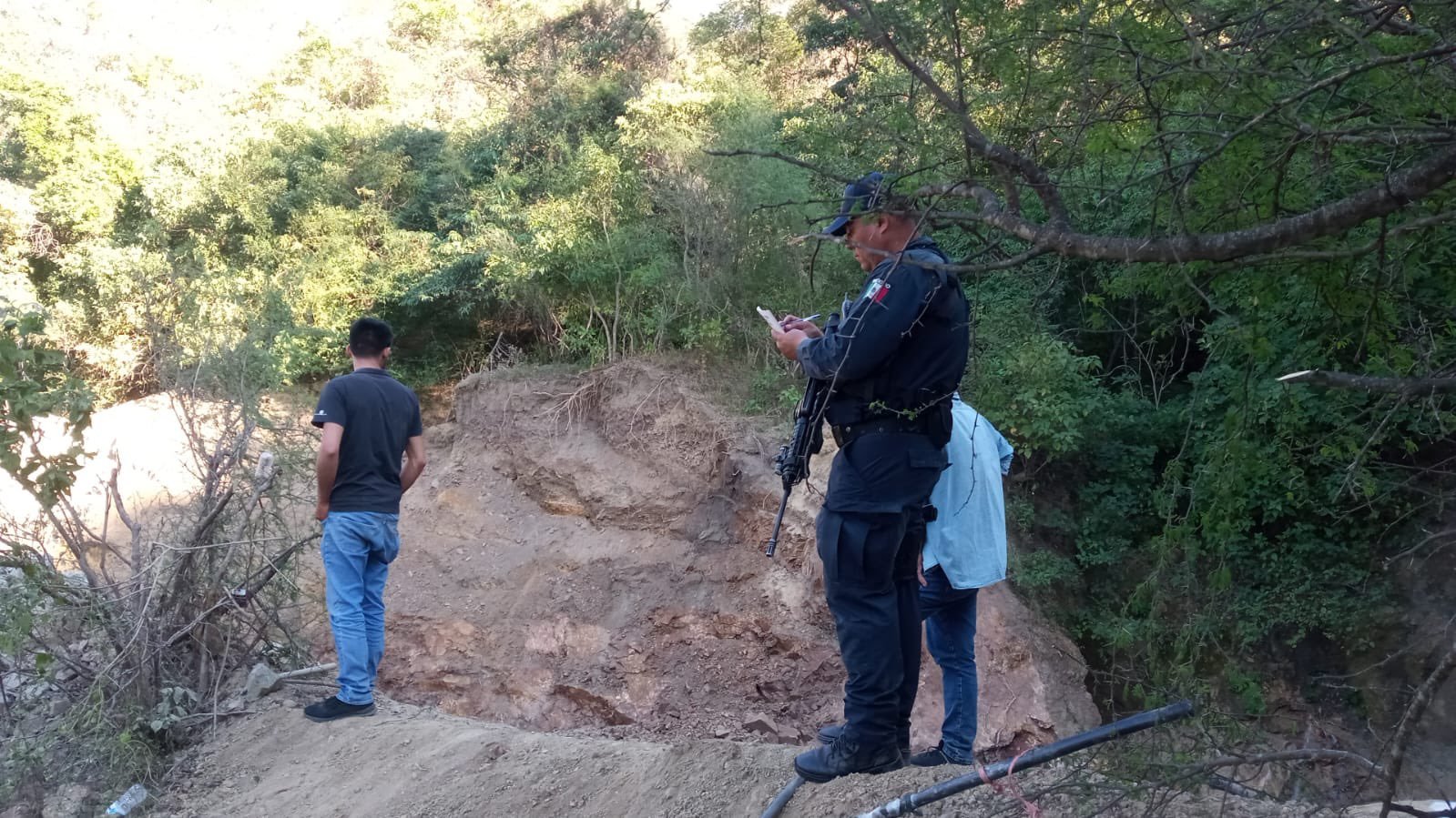 Cinco personas atrapadas tras derrumbe en mina de Badiraguato