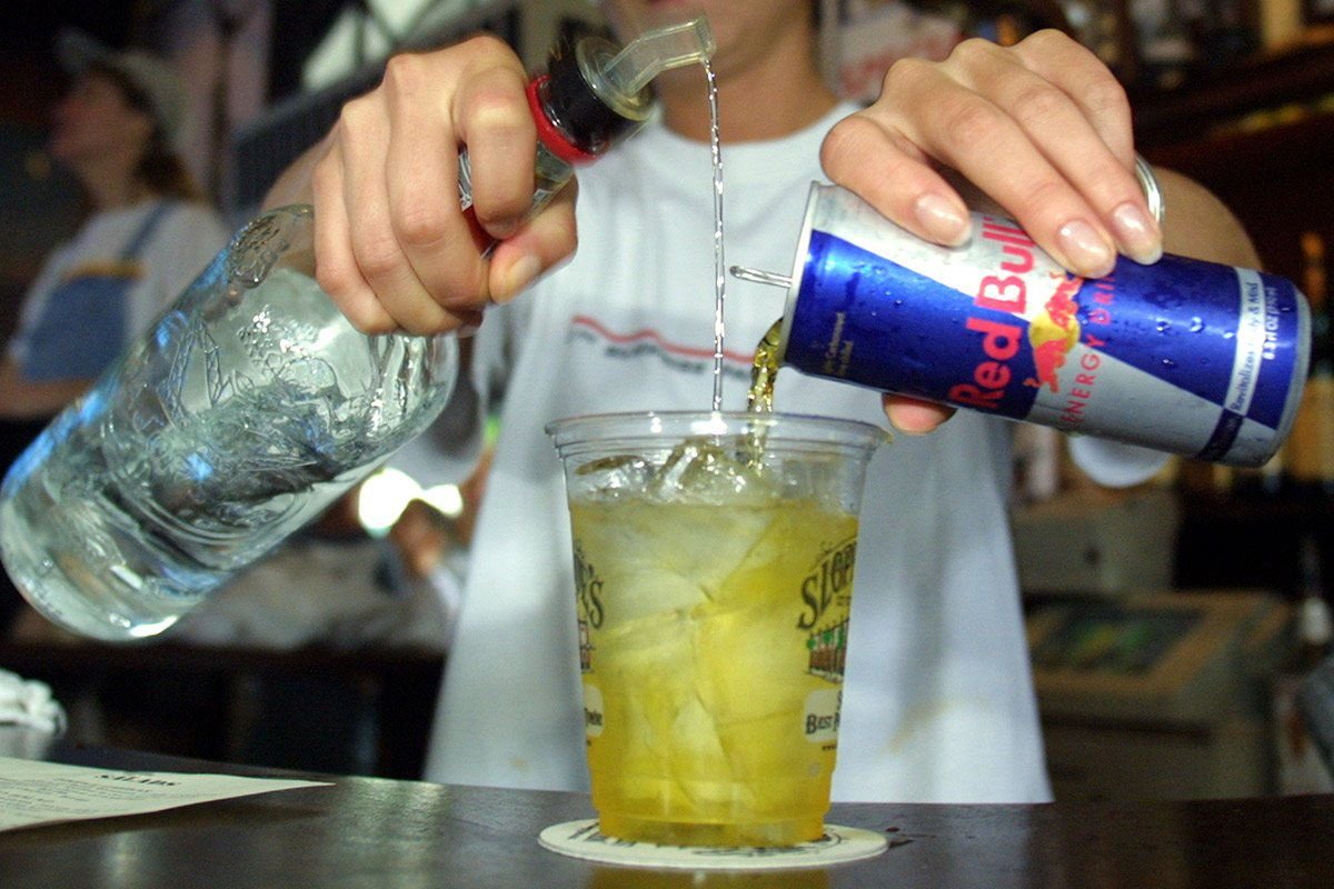 Diputados mexiquenses plantean prohibir bebidas alcohólicas con energizantes