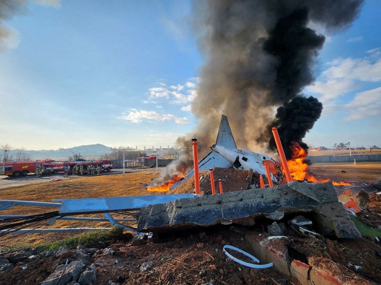 Abren investigación tras el más grave accidente aéreo en la historia de Corea del Sur