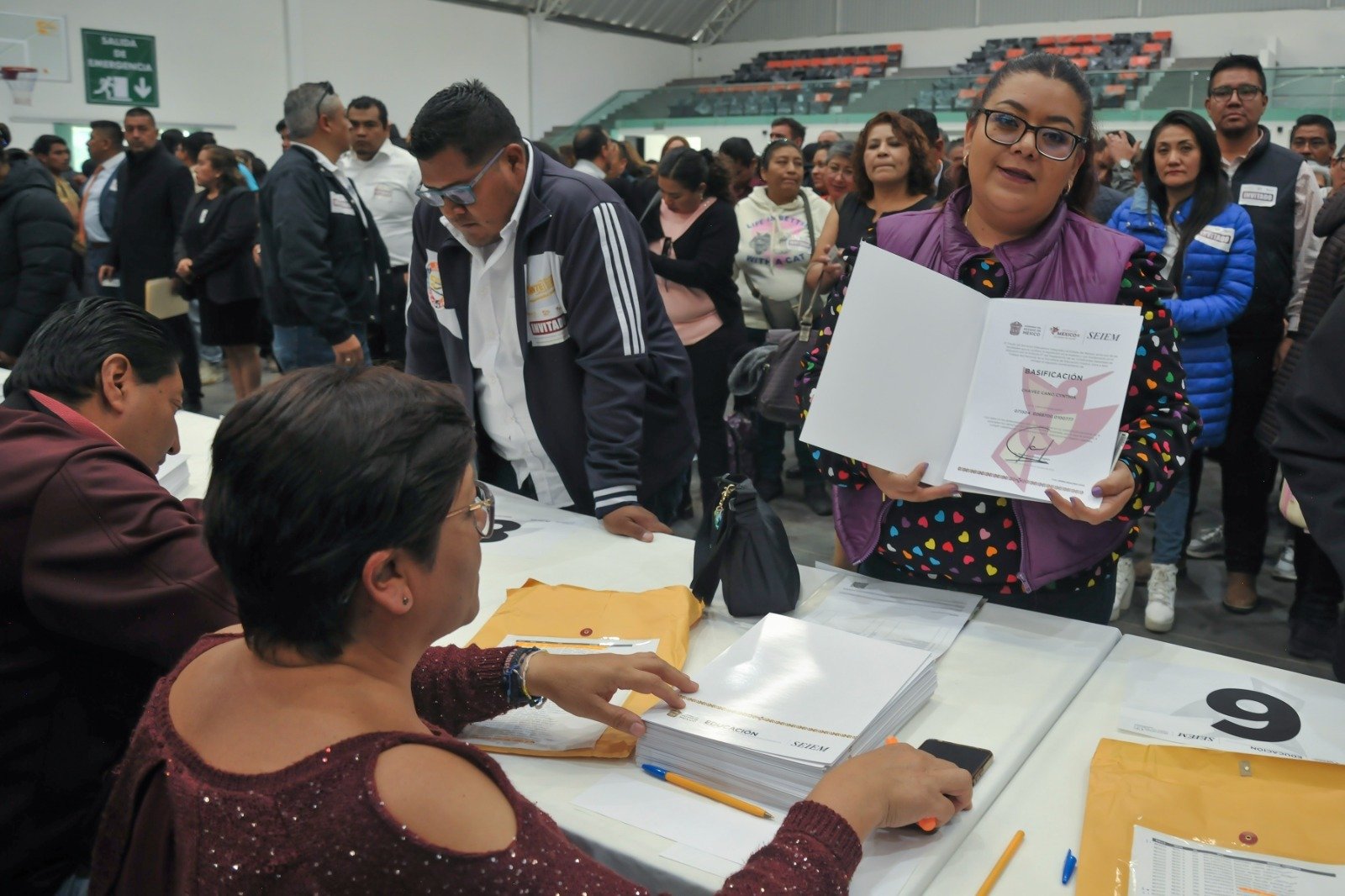 GEM entrega más de 3 mil nuevas basificaciones a docentes del Edoméx