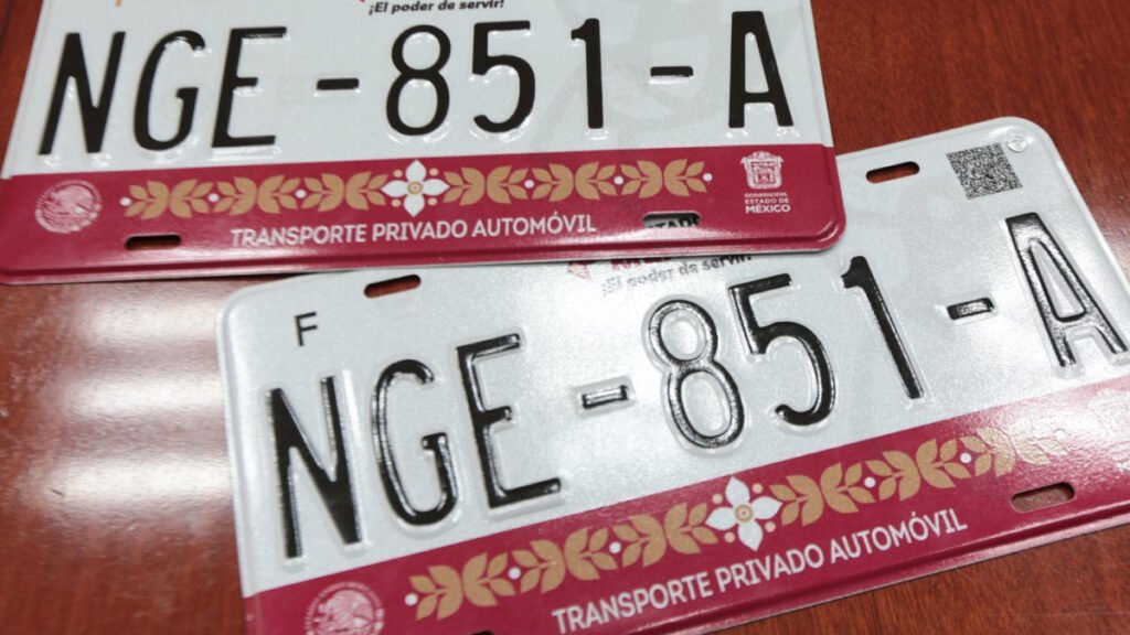 Diputada plantea licencias permanentes y eliminar renovación de placas obligatoria en Edoméx