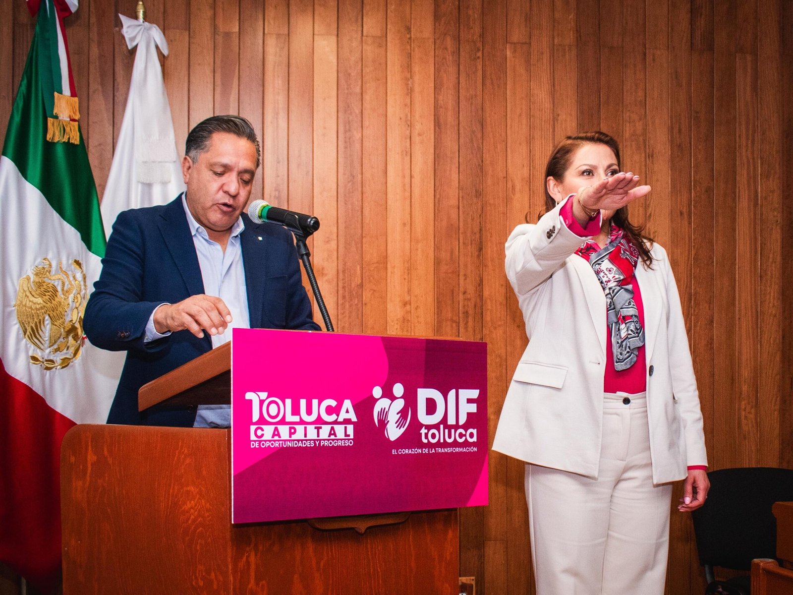 María del Rocío Pegueros rinde protesta al frente del DIF Toluca