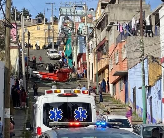 OJO: Accidente de pipa en colonia Zopilocalco de #Toluca