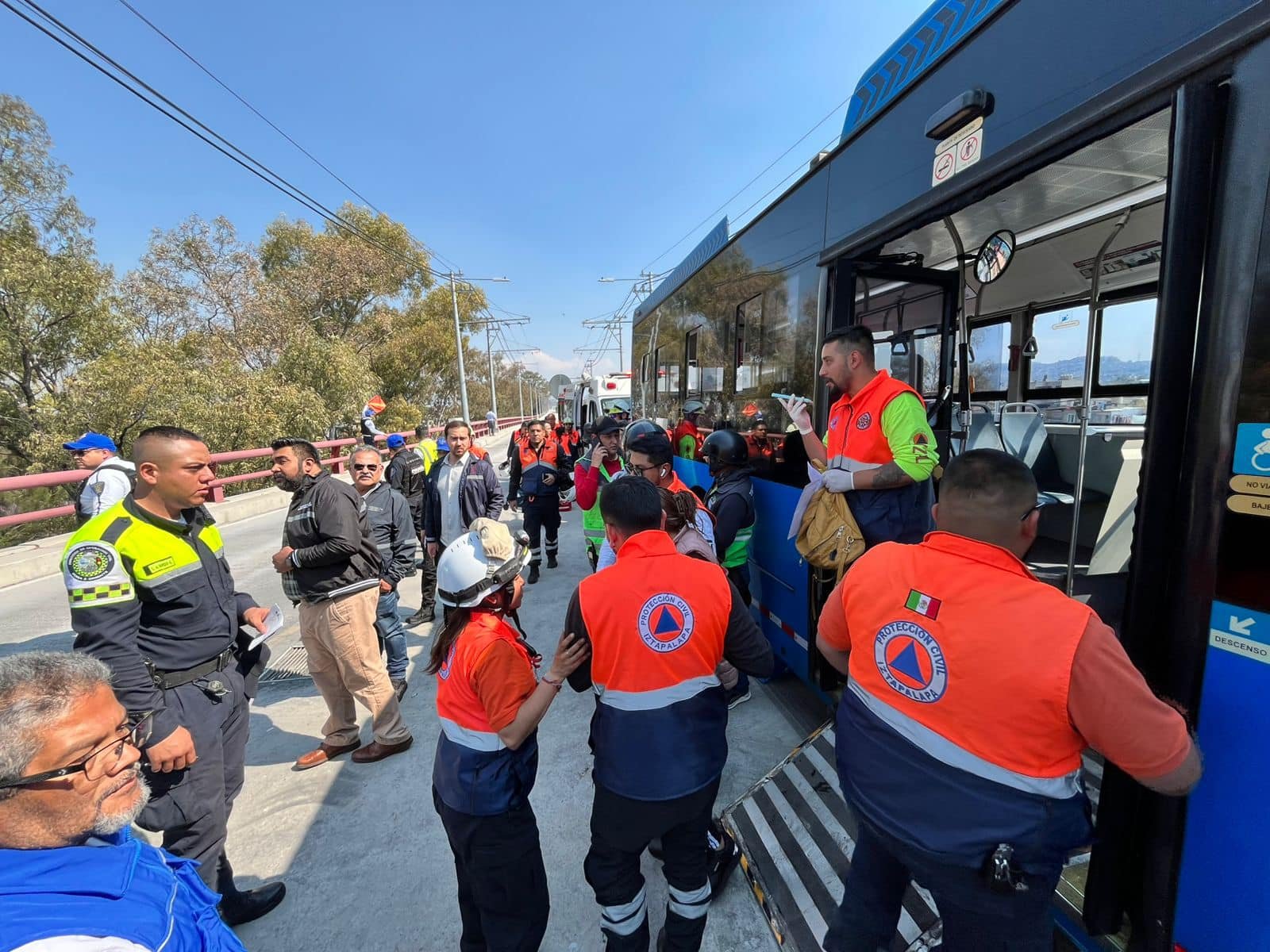 OJO: Se accidenta el Trolebús Elevado en Iztapalapa