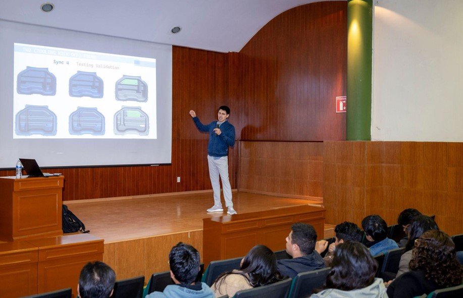 Egresado #UAEMéx, Anhuar López Romero, responsable del frunk para auto eléctrico de Stellantis