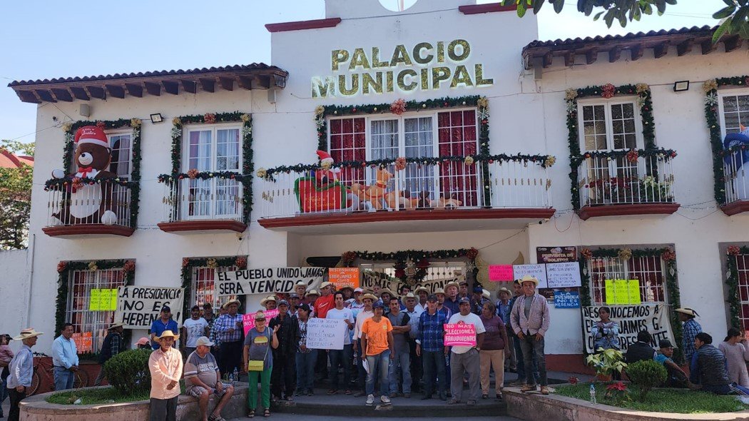 Toman Palacio Municipal de Luvianos, impiden instalación del cabildo