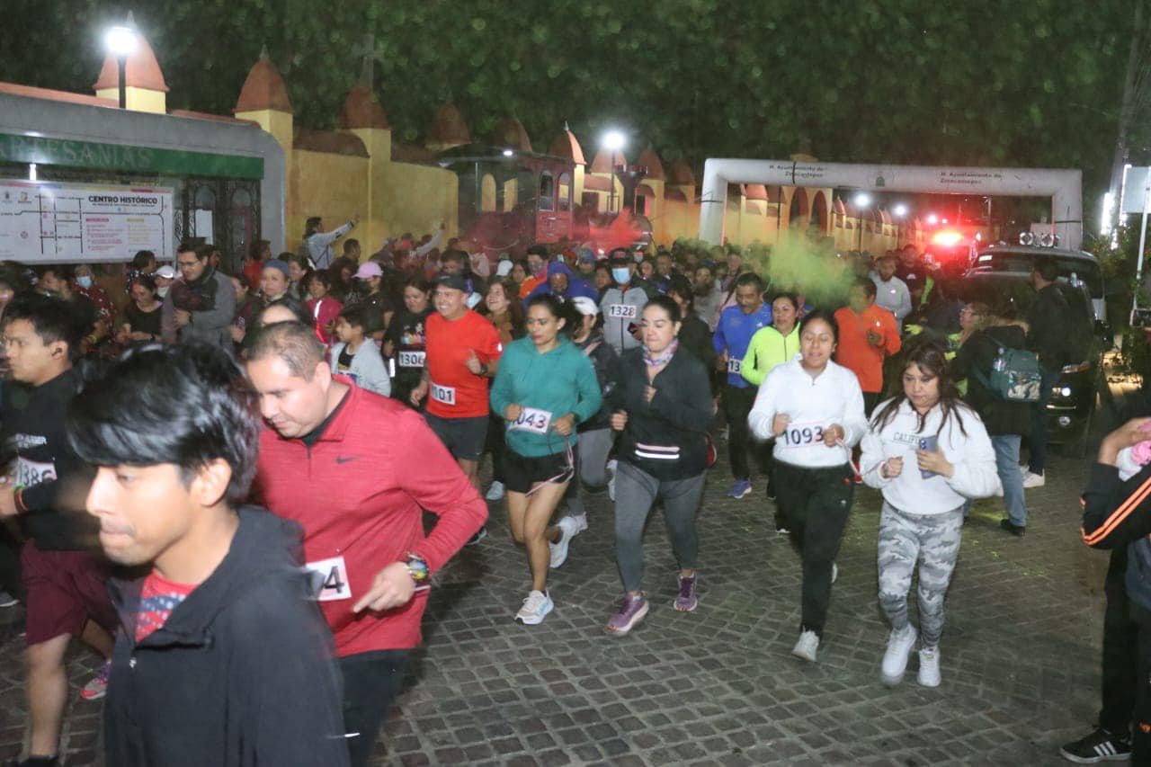 Con gran participación se vivió la Primer Carrera Nocturna del Amor en #Zinacantepec