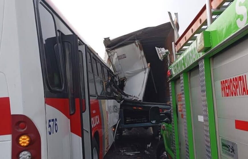 Trágico accidente de autobús en la carretera Toluca-Ixtlahuaca deja decenas de heridos