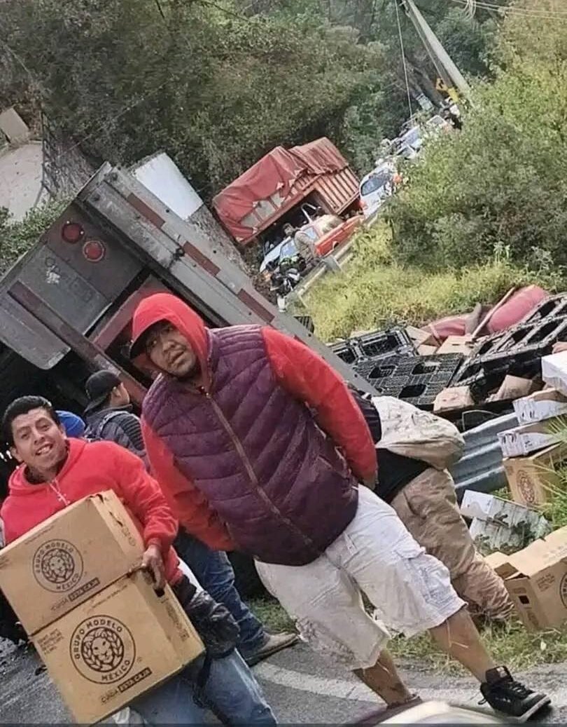 Volcadura de camión repleto de cerveza en Valle de Bravo; y en viernes…