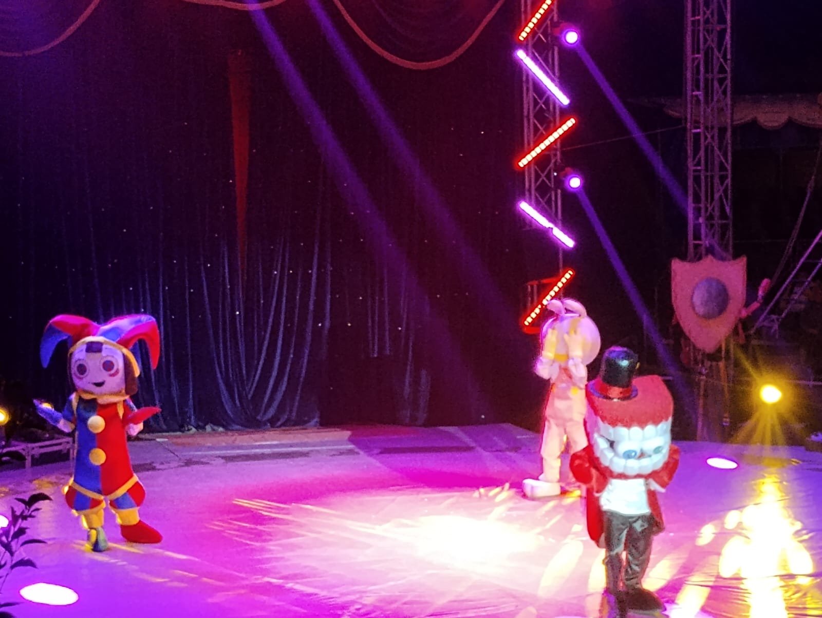 DIF #Metepec y Circo Fuentes Gasca festejan a adultos mayores