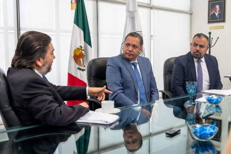 Alcalde de #Toluca busca acuerdo para facilitar regularización del patrimonio con Colegio de Notarios del Edoméx