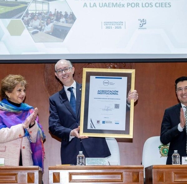 Por primera vez, #UAEMéx recibe Acreditación Institucional de los CIEES