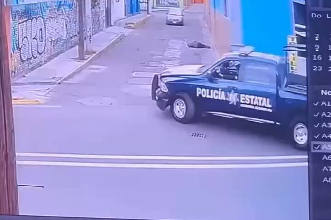 Patrulla atropella a un hombre en Toluca y huye del lugar; quedó grabado en video