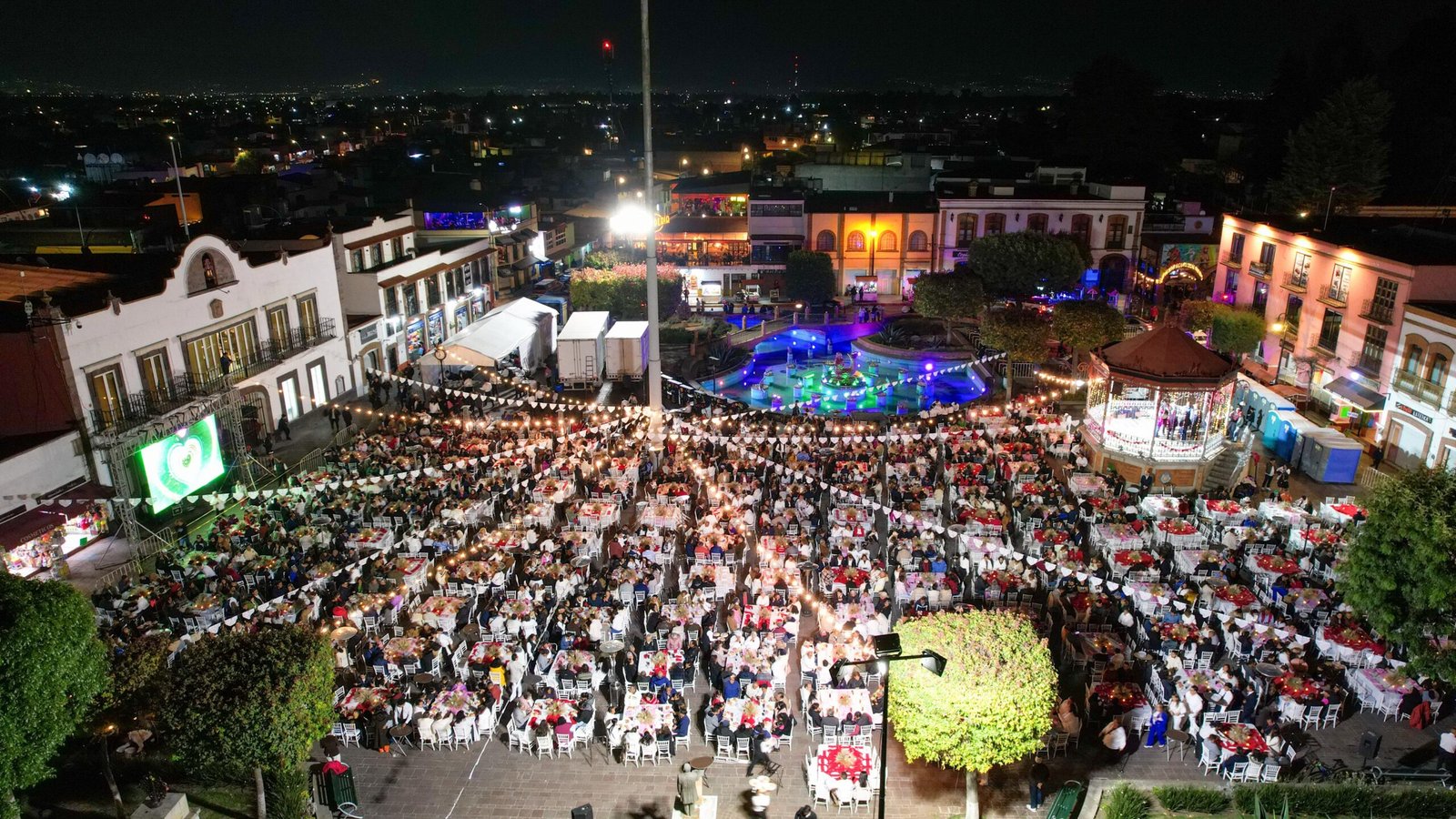 Así vivió #Metepec la cena romántica más grande de México