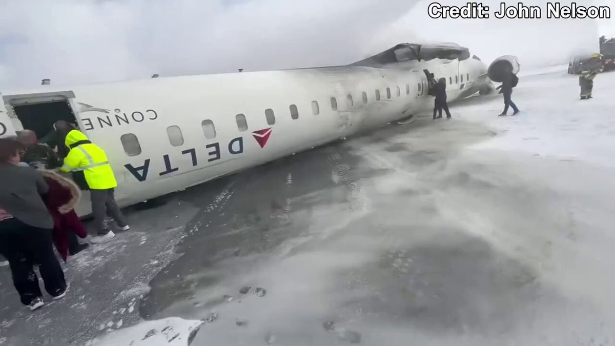 Así fue el accidente de avión en pista congelada de Canadá. Video