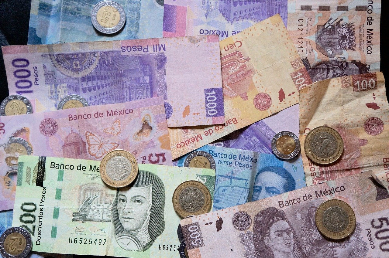 Peso mexicano se mantiene estable con respecto al dólar