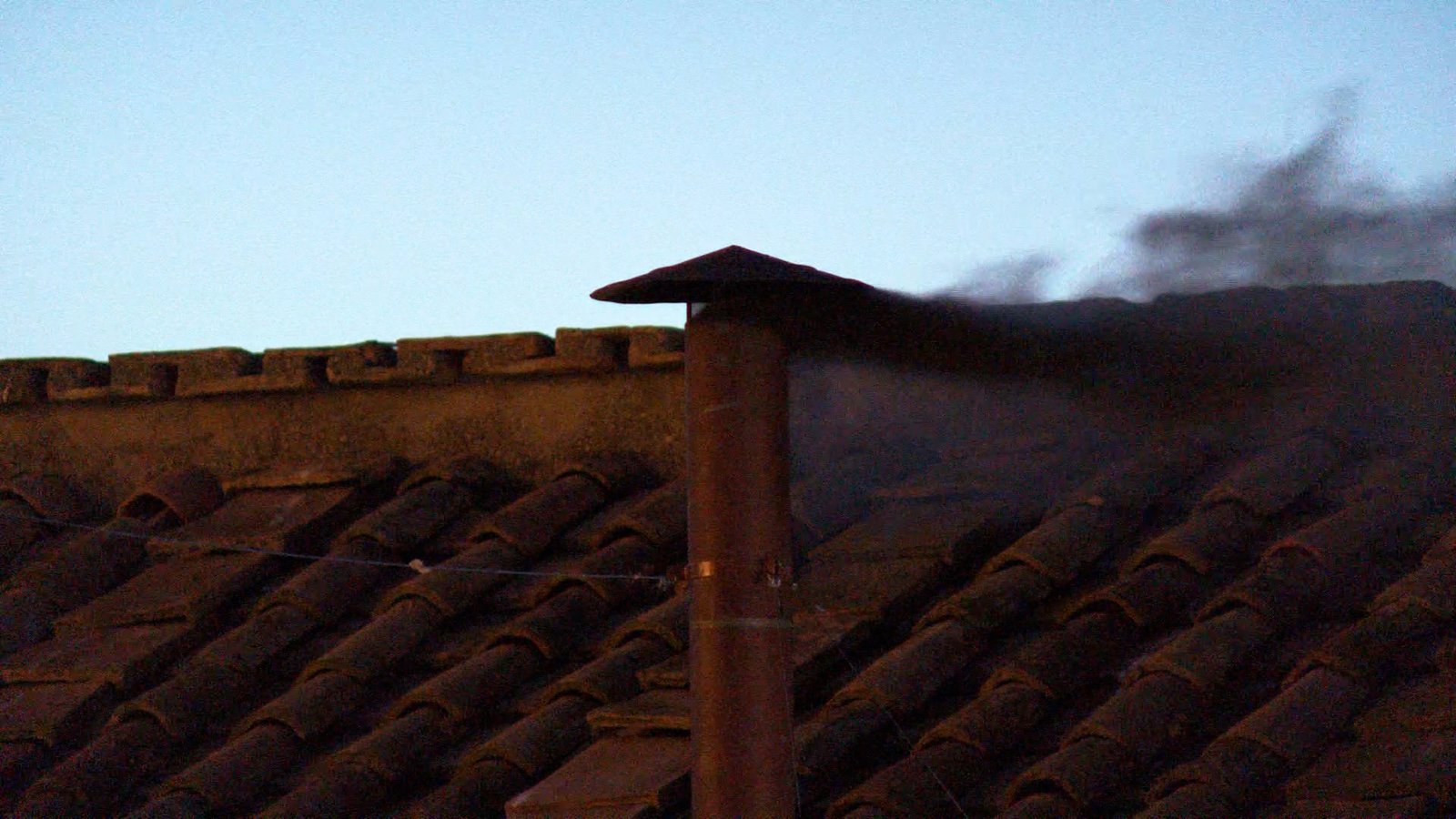 ÚLTIMA HORA: Ya hay humo en el Vaticano, termina primer día del Cónclave