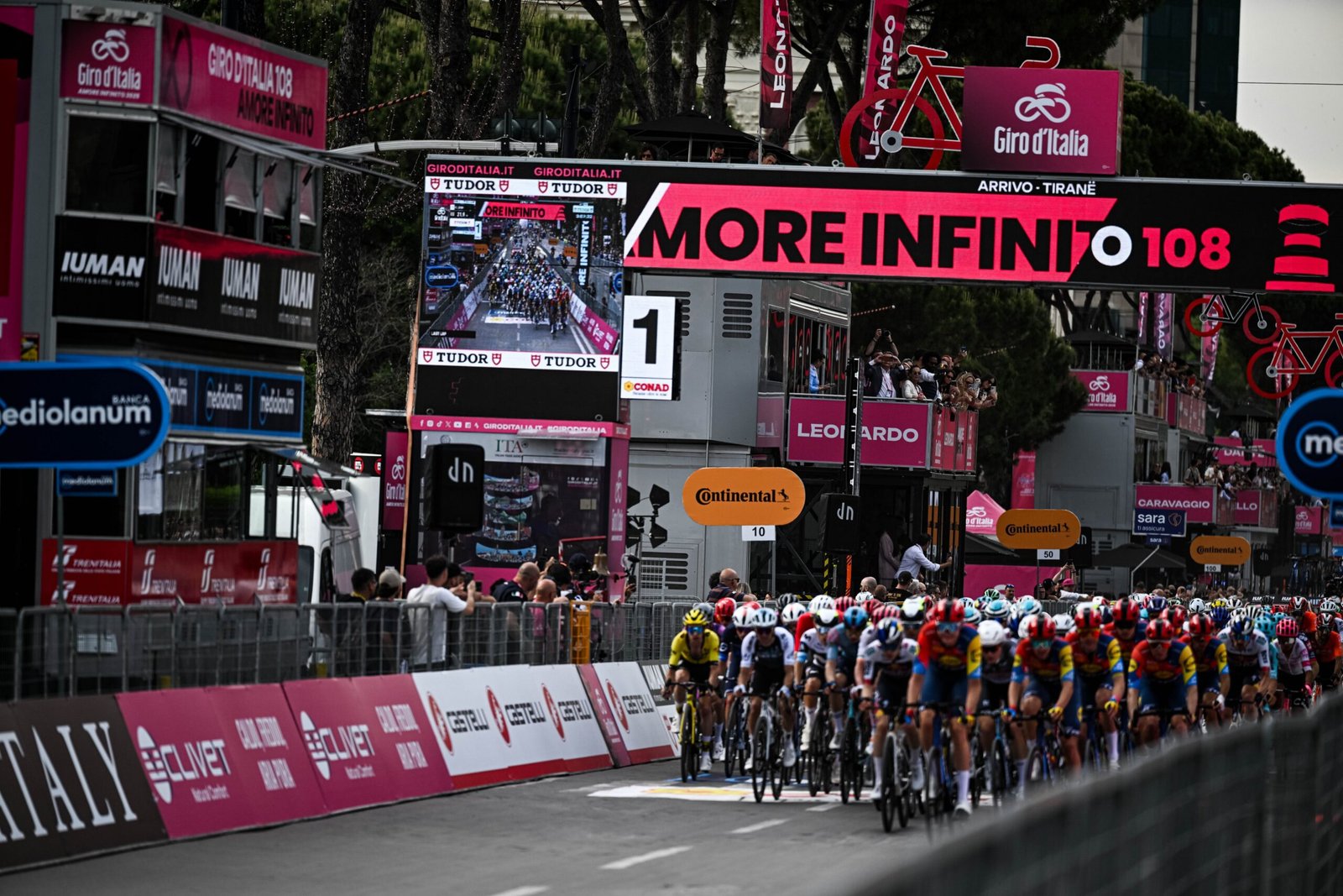 ‘Amore Infinito’; arrancó el #Giro de Italia 2025, con emocionante etapa en Albania