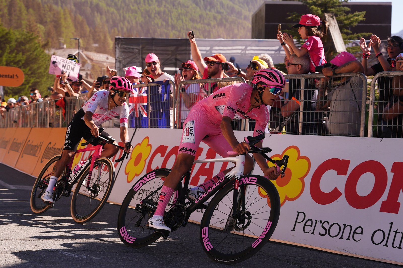 HISTÓRICO: Isaac Del Toro vence a Carapaz en Champoluc, y está a una montaña de ser campeón del Giro de Italia