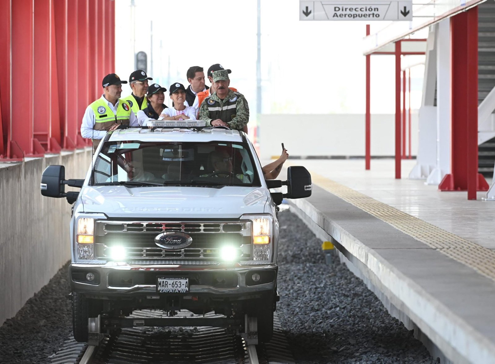 Presidenta y gobernadora del Edoméx supervisan avances en obras del tren México-AIFA-Pachuca