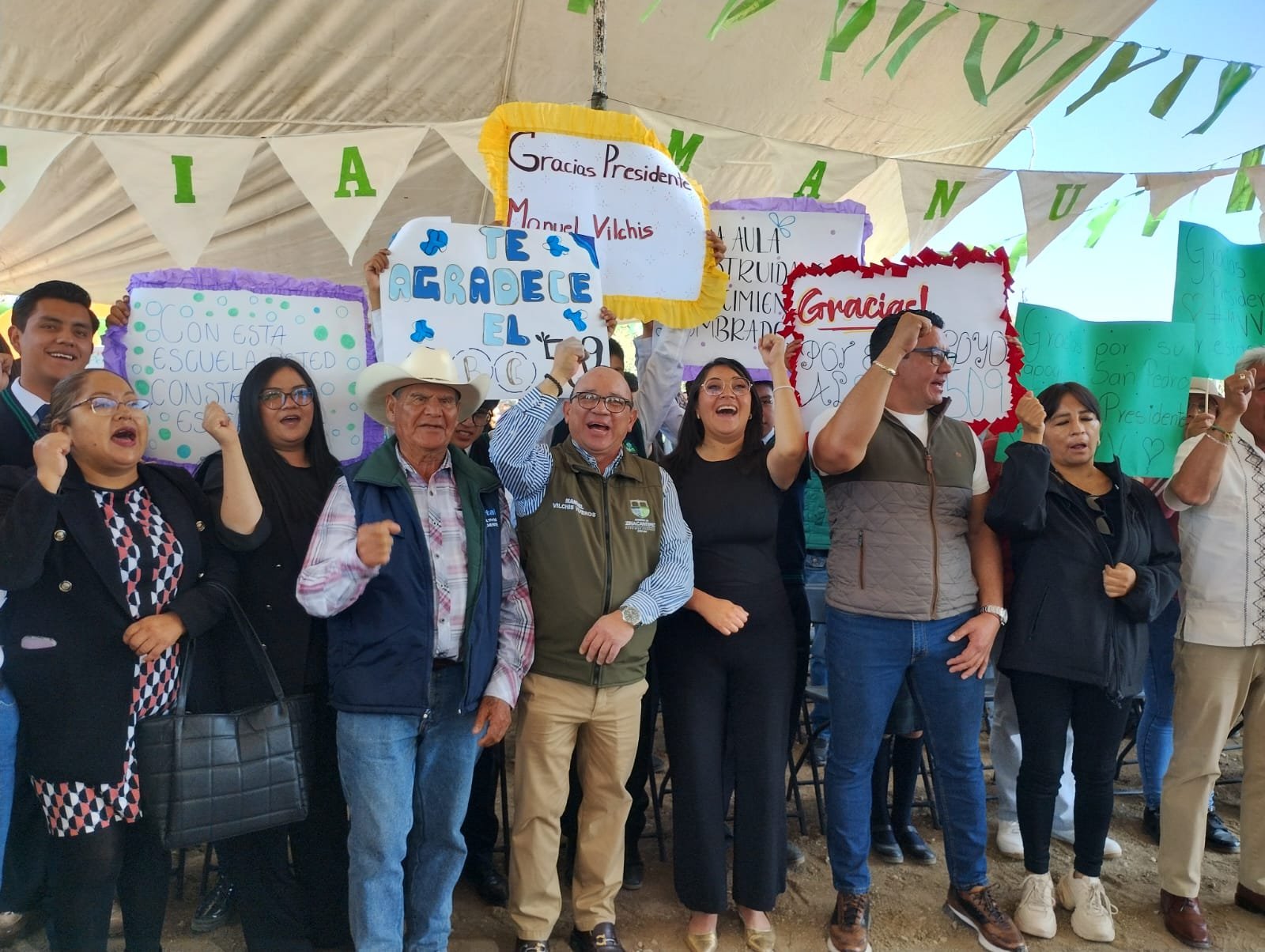 Entrega Manuel Vilchis el Telebachillerato Comunitario 509 en San Pedro Tejalpa
