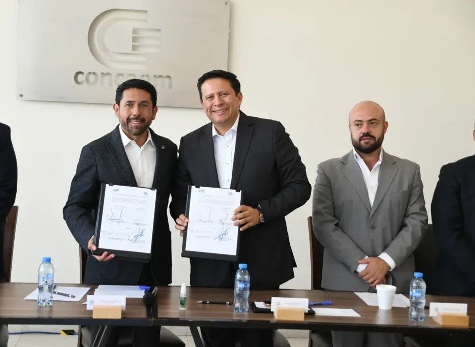 Firma Alianza Concaem y UTVT; capacitarán a maestros mezcaleros en el estudio de idiomas