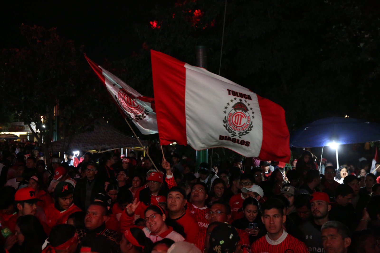 Así se vivió en las pantallas gigantes de #Toluca la final del fútbol mexicano