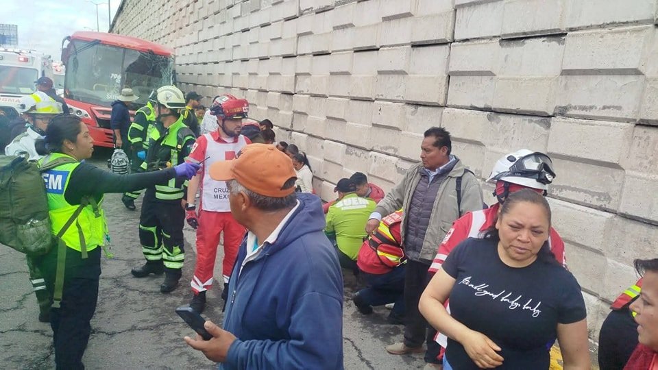 Accidente de autobús en la carretera Toluca-Atlacomulco deja 30 heridos
