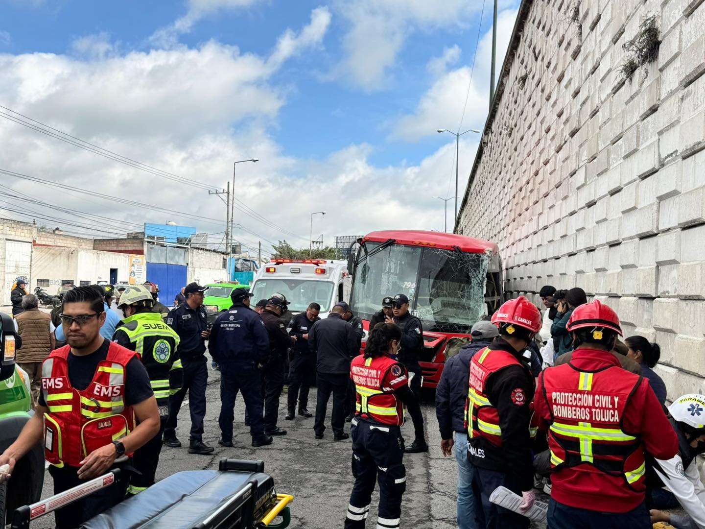 Pierde la vida madre soltera que resultó herida tras accidente de autobús en Toluca