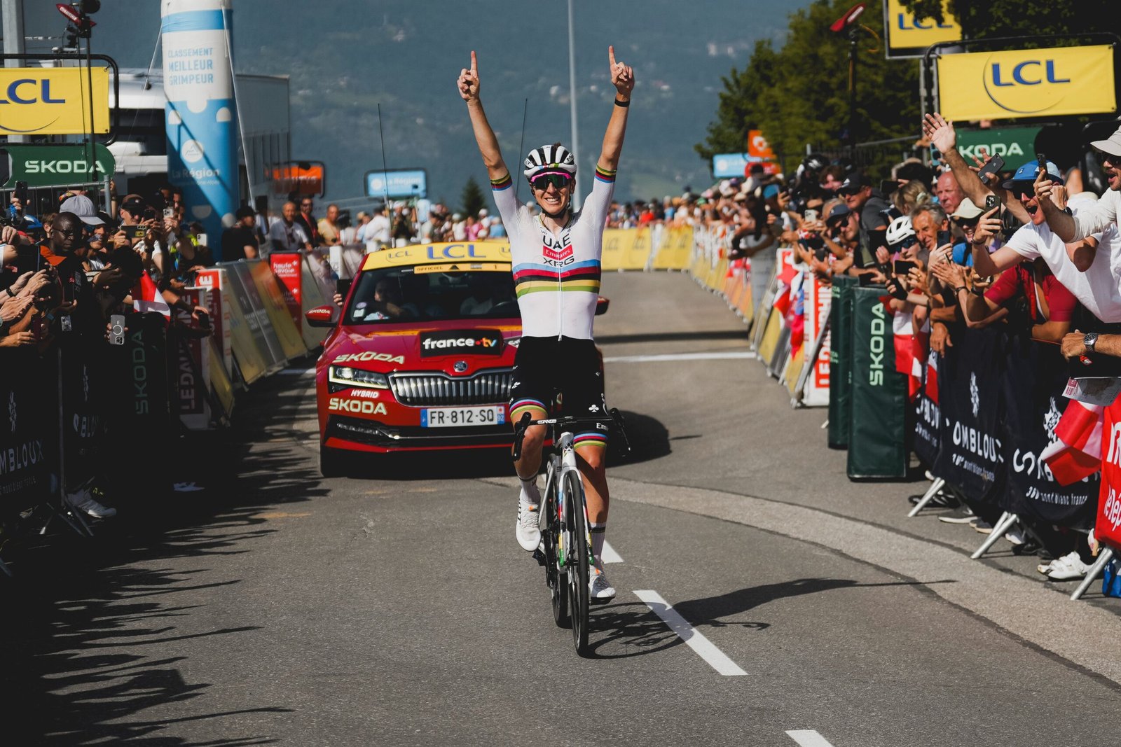 Pogacar se impone en el primer gran duelo de montaña previo al Tour; Evenepoel se desinfla