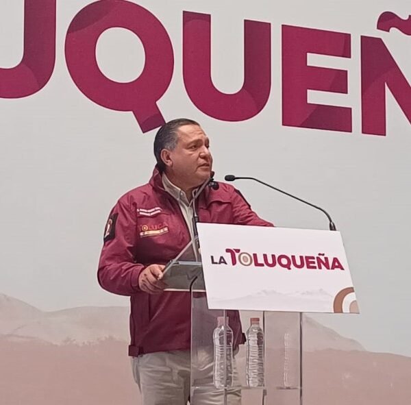 Toluca moderniza alumbrado público; se llena de luz