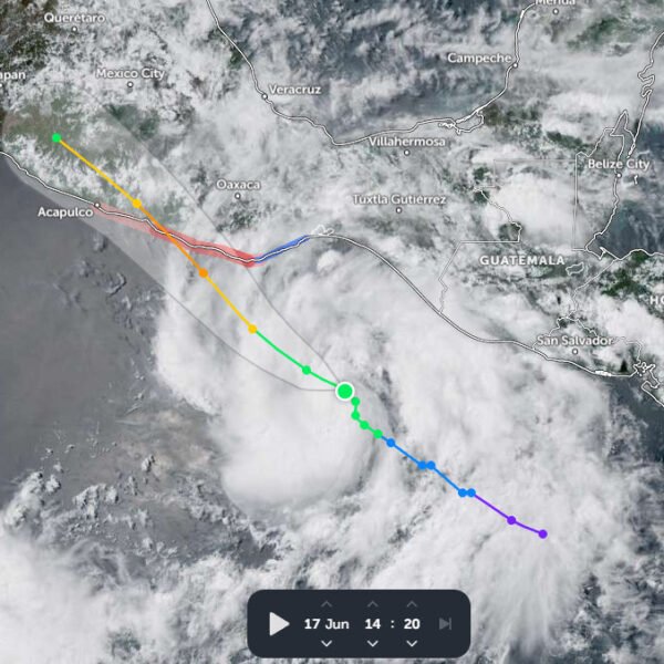 OJO: Erick ya es tormenta tropical y sigue subiendo de intensidad; pronósticos de impacto en Oaxaca y Guerrero