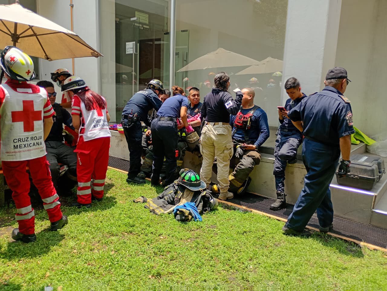 Fuga de dióxido de carbono en Parque Industrial de #Tlalnepantla; evacuaron a más de 100 trabajadores