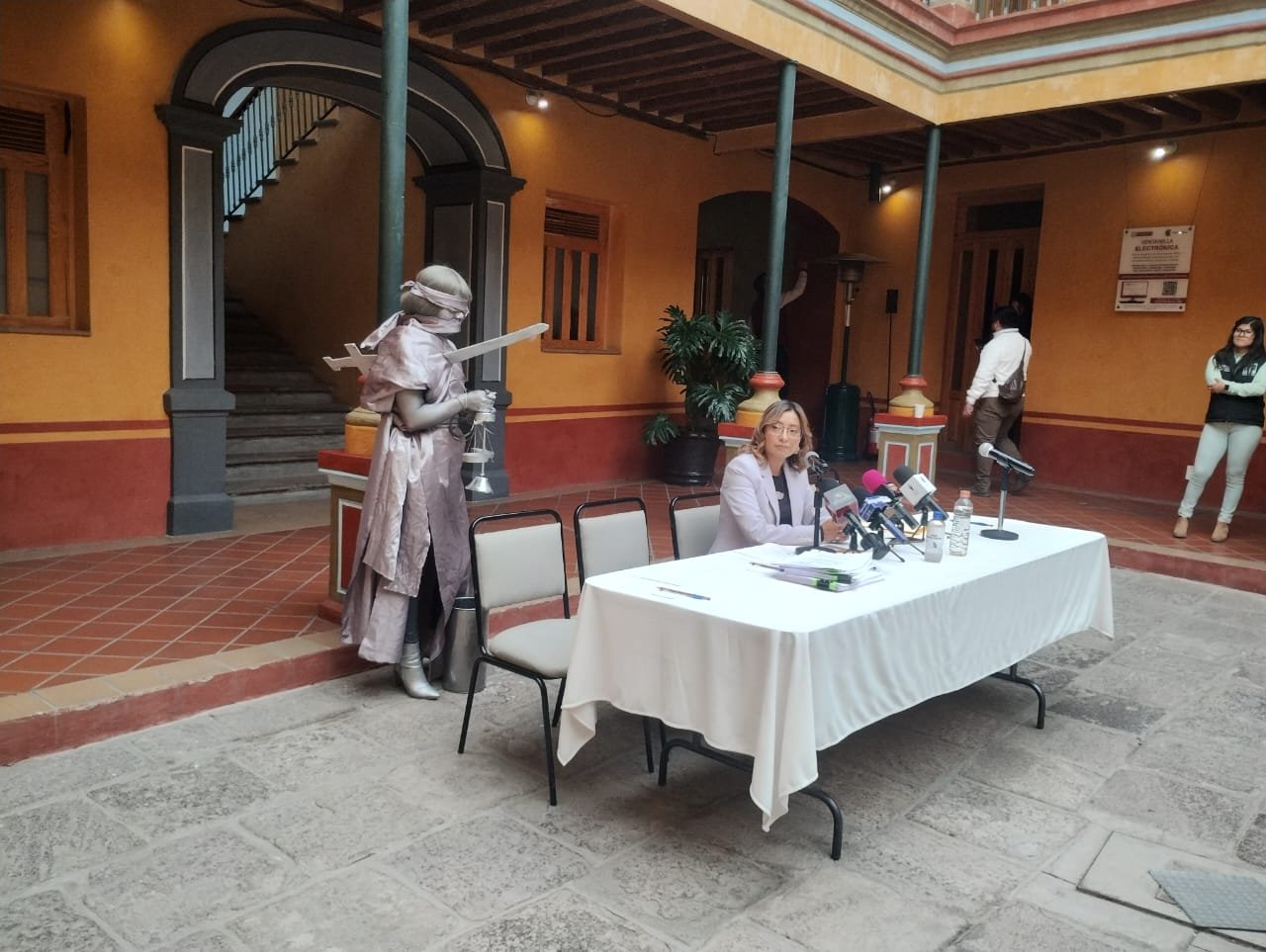 Diputada del PVEM pide la destitución de alcaldesa Azucena Cisneros en #Ecatepec