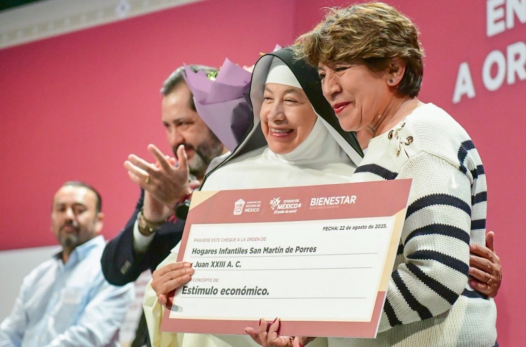 Gobernadora Delfina Gómez entrega estímulos a organizaciones civiles