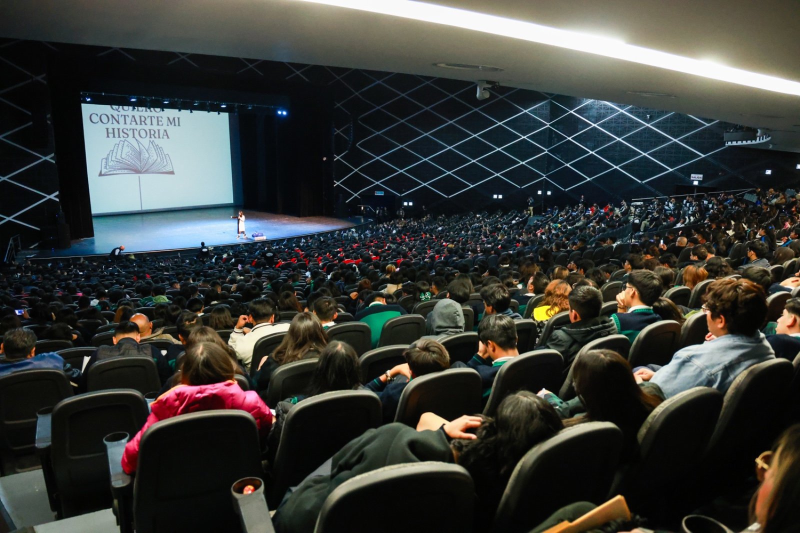 Realizan en Metepec conferencia testimonial para prevenir adicciones