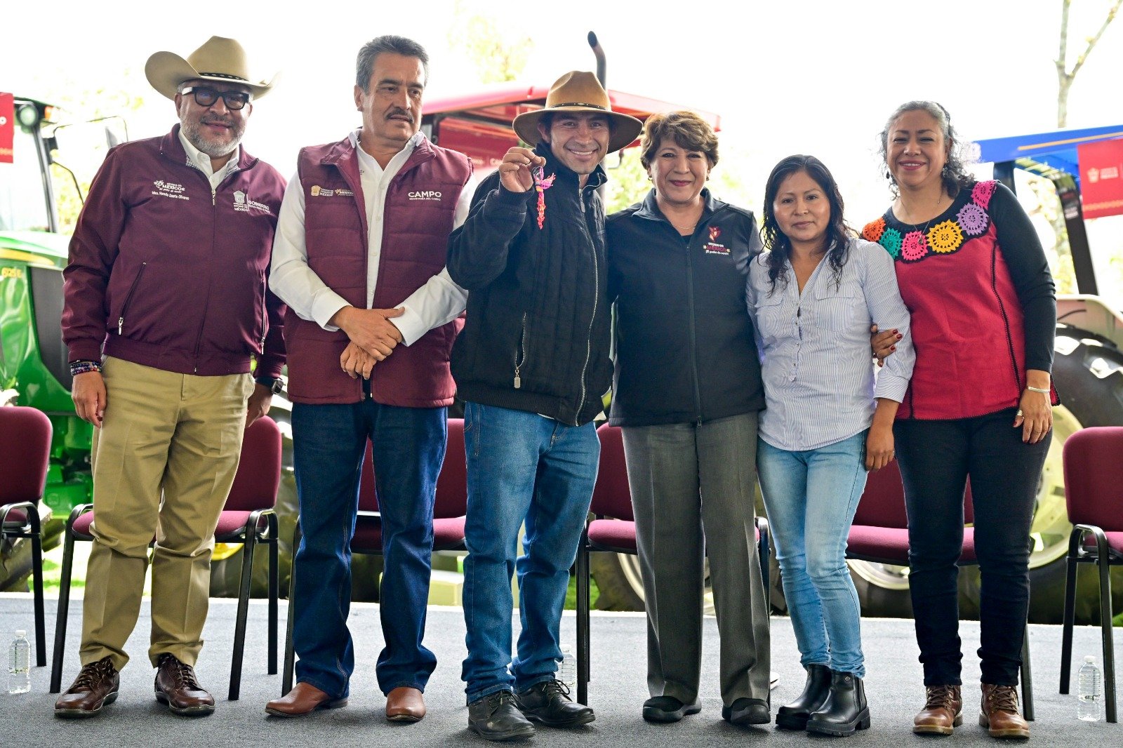 Transformando el Campo entrega 448 tractores a familias mexiquenses