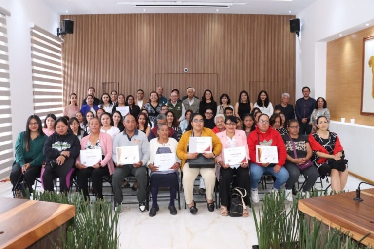 #Zinacantepec entrega constancias de alfabetización