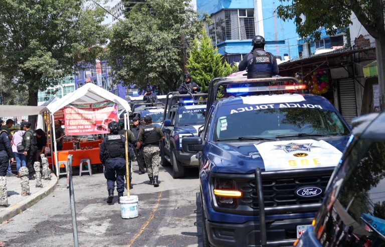 Despliegan en #Toluca Operativo Alfeñique Seguro