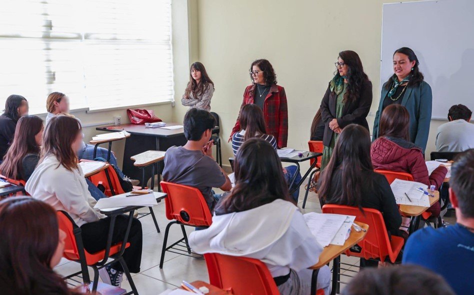 Rectora Zarza lleva diálogo directo a preparatorianos de UAEMéx; visita plantel «Isidro Fabela»