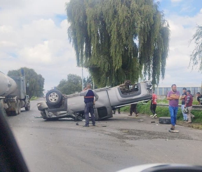 OJO: Vuelca camioneta en la Toluca-Tenango