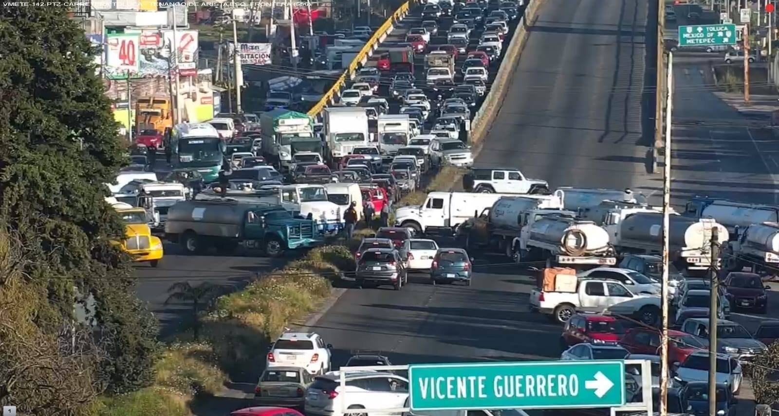 OJO: Piperos de agua desquician la Toluca–Tenango a la altura de Metepec