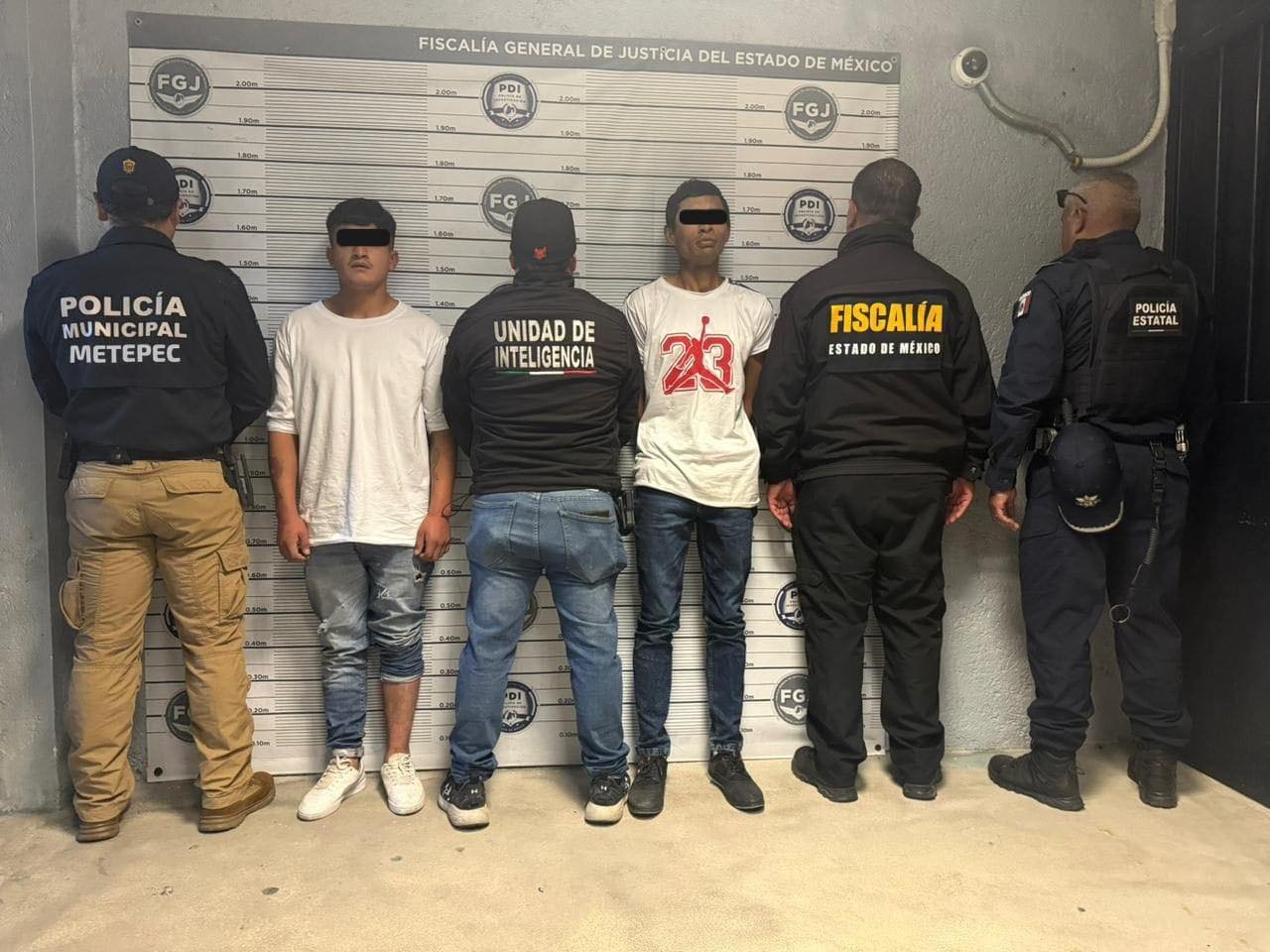 Detienen a dos individuos relacionados con robos y un asalto en Metepec