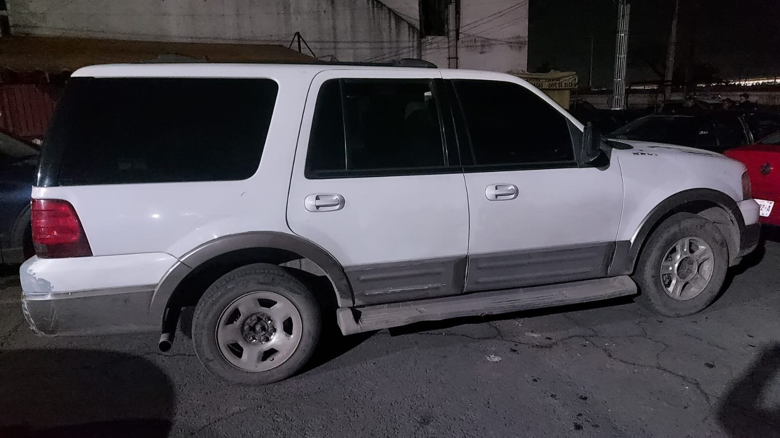 Aseguran en Toluca vehículo vinculado a homicidio en Temoaya; dos detenidos