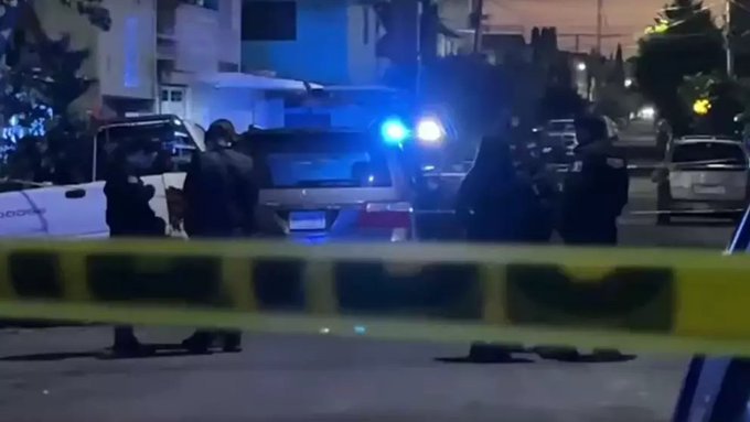 Buscan a sujeto que ultimó a tres mujeres y un hombre que lo acompañaban a bordo de un vehículo en Nezahualcóyotl