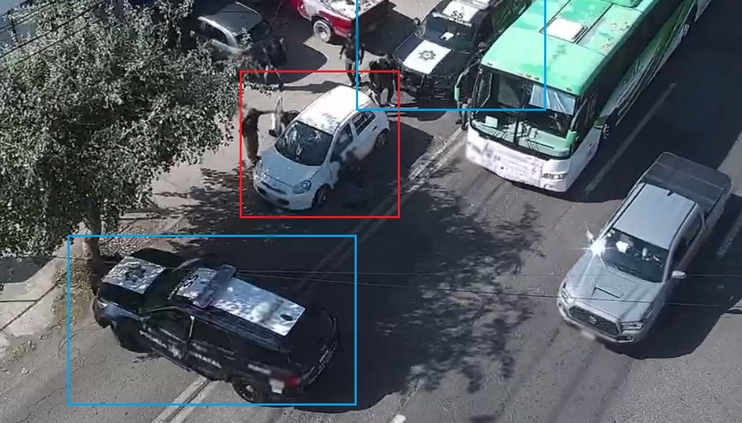 Tras persecución en #Metepec, detienen a sujetos ligados a al menos cinco robos a transeúnte