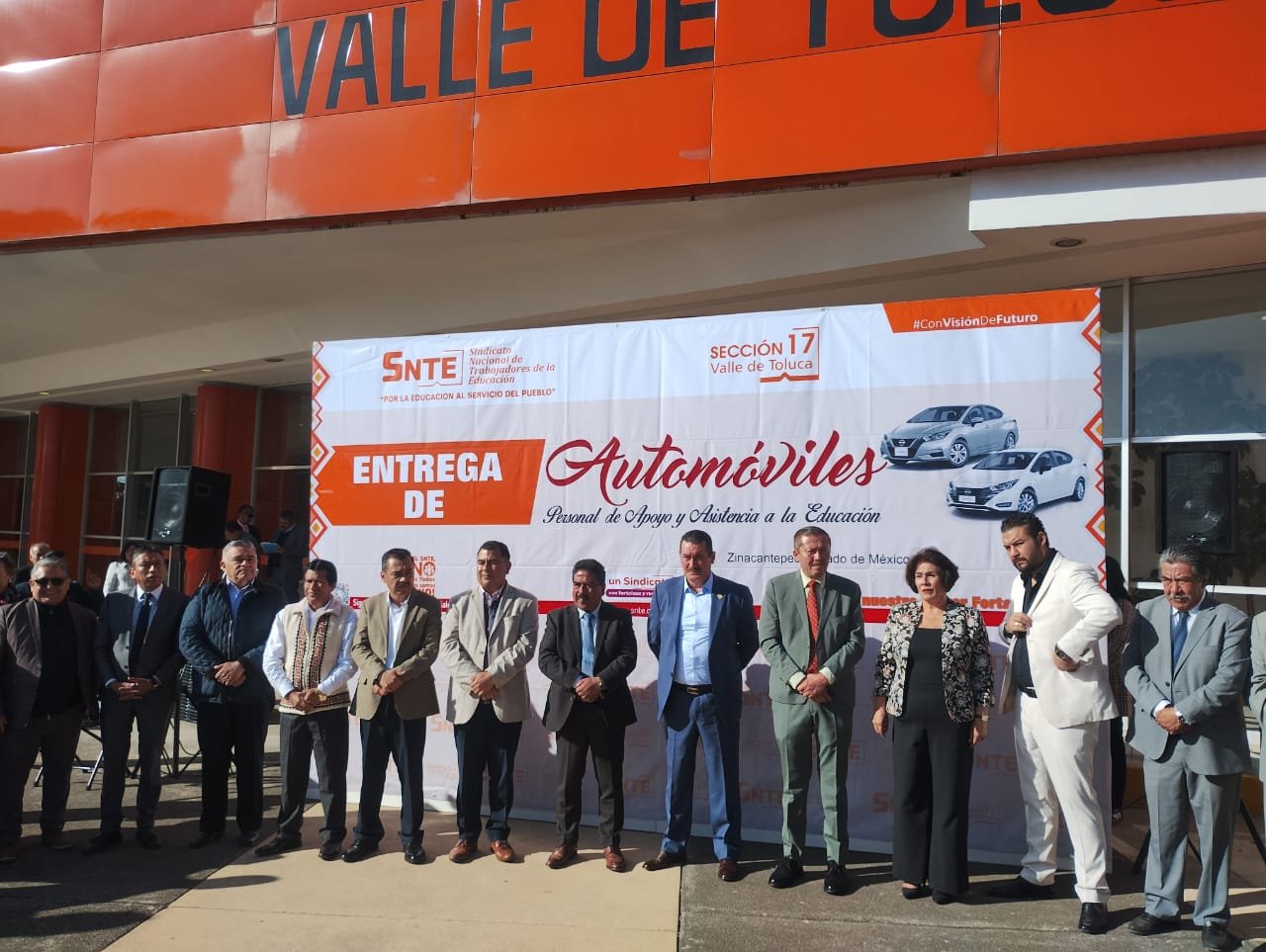 Entrega Sección 17 del SNTE automóviles a Personal de Apoyo y Asistencia a la Educación