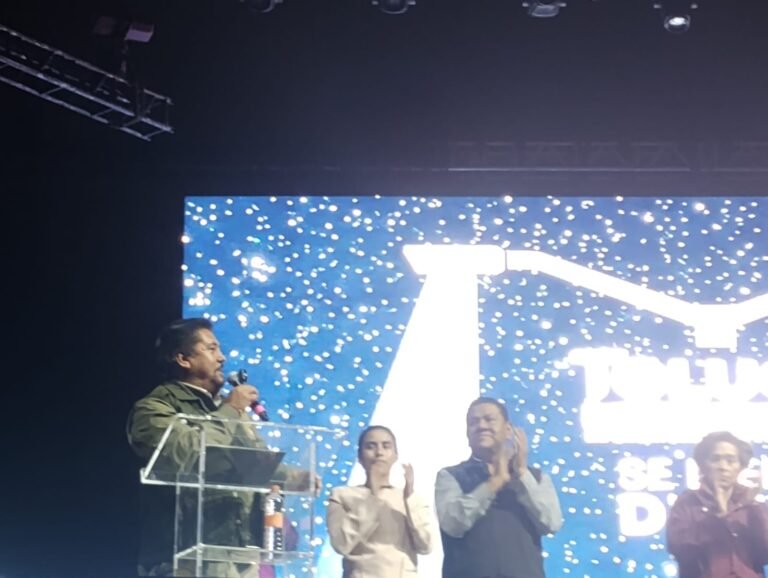 Ponen guapo y llenan de luz al Mercado Juárez de #Toluca y sus alrededores